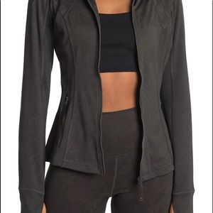 Black camo running top